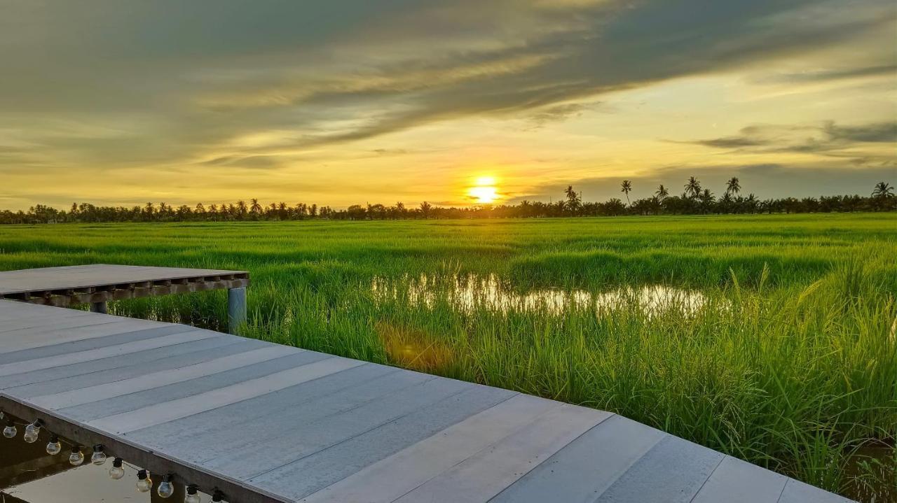 Kurau Inn Farmstay Kuala Kurau Exterior photo